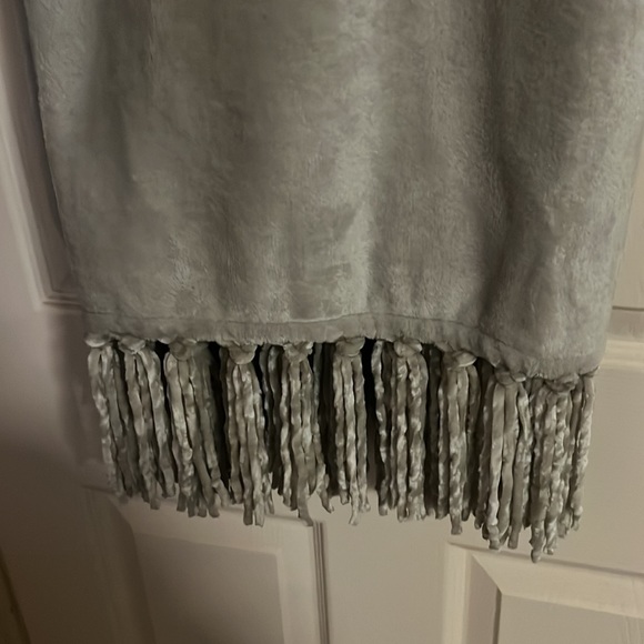 Gray Dream Home Plush Fringe Blanket - Picture 2 of 3